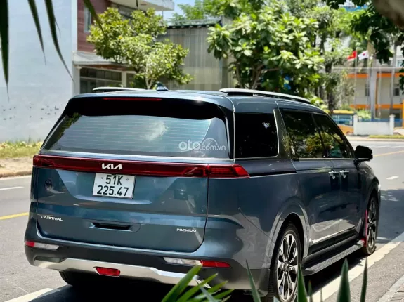 Kia Carnival 2.2D Premium 2022 - MPV 7 chỗ rộng rãi giá cực tốt