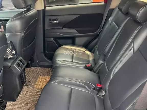 Mitsubishi Outlander 2.0 CVT 2021 - Gia đình xin được trào bán chiếc xe