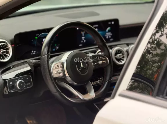 Mercedes-Benz A35 4MATIC 2020 - Nội thất đen sang trọng, giá tốt liên hệ em