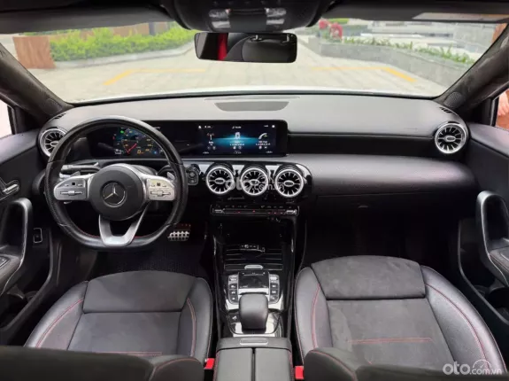 Mercedes-Benz A35 4MATIC 2020 - Nội thất đen sang trọng, giá tốt liên hệ em
