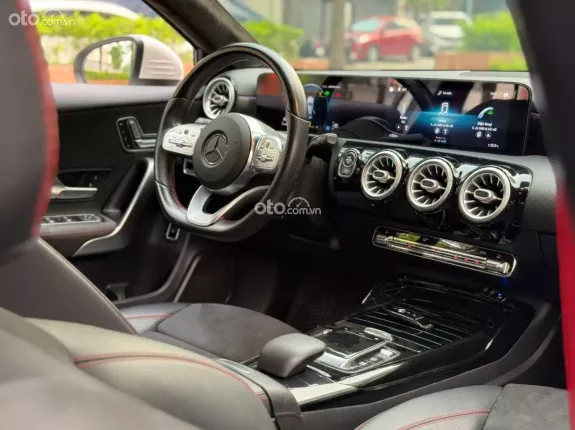 Mercedes-Benz A35 4MATIC 2020 - Nội thất đen sang trọng, giá tốt liên hệ em