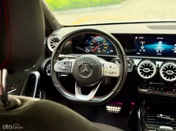 Mercedes-Benz A35 4MATIC 2020 - Nội thất đen sang trọng, giá tốt liên hệ em