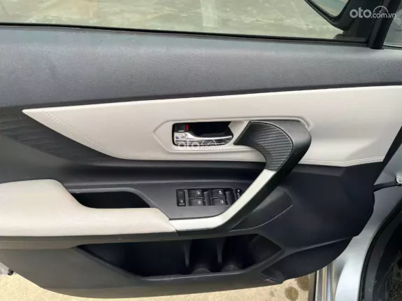 Toyota Veloz Cross 1.5 CVT 2022 - MPV 7 chỗ rộng rãi, siêu lướt, chất xe cực đẹp, Zin 100%