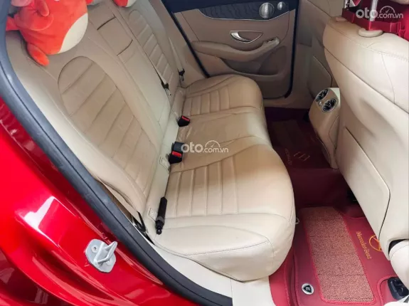 Mercedes-Benz GLC 200 4Matic 2020 - SUV cao cấp màu đỏ nội thất kem 2020