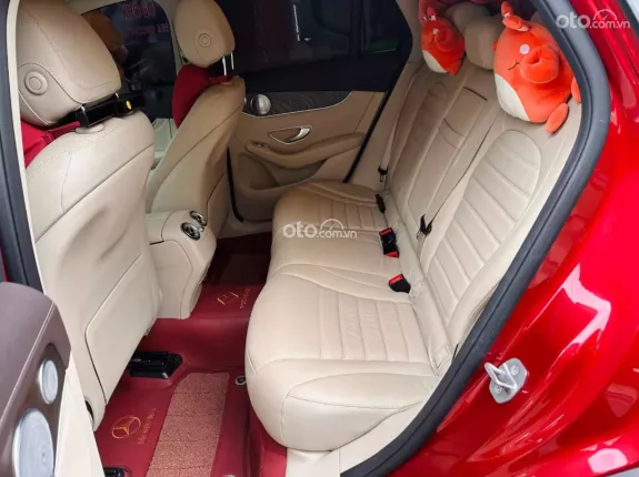 Mercedes-Benz GLC 200 4Matic 2020 - SUV cao cấp màu đỏ nội thất kem 2020