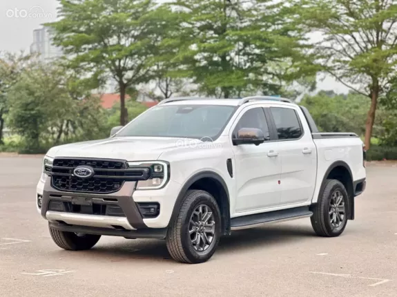 Ford Ranger Wildtrak 2.0L 4x4 AT 2024 - Chạy 1 vạn km, sơn zin cả xe, quá mới