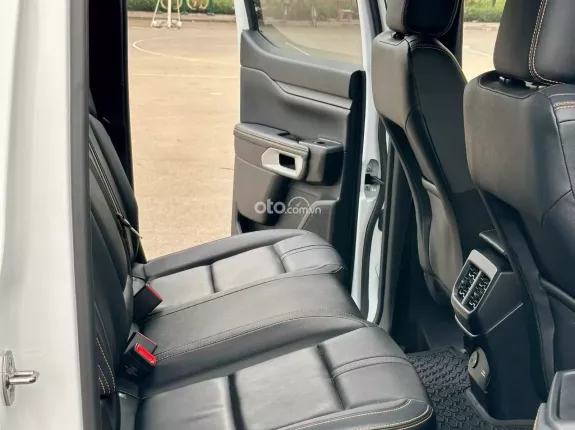 Ford Ranger Wildtrak 2.0L 4x4 AT 2024 - Chạy 1 vạn km, sơn zin cả xe, quá mới