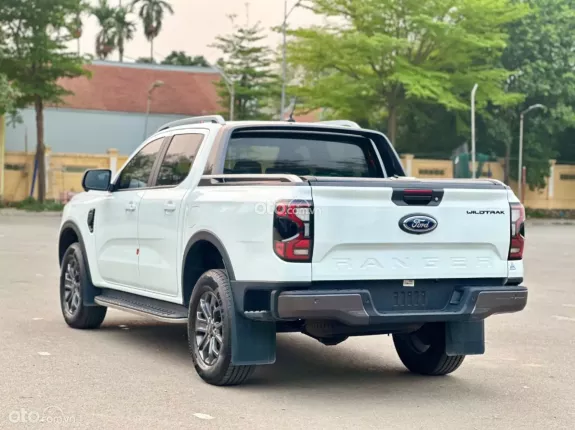 Ford Ranger Wildtrak 2.0L 4x4 AT 2024 - Chạy 1 vạn km, sơn zin cả xe, quá mới