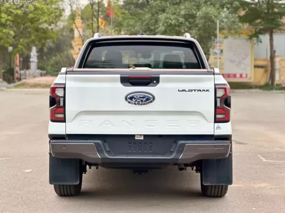Ford Ranger Wildtrak 2.0L 4x4 AT 2024 - Chạy 1 vạn km, sơn zin cả xe, quá mới