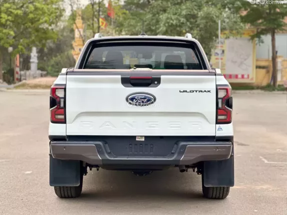 Ford Ranger Wildtrak 2.0L 4x4 AT 2024 - Chạy 1 vạn km, sơn zin cả xe, quá mới