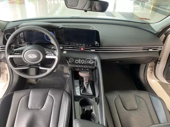 Hyundai Elantra 1.6 AT Đặc biệt 2024 - Lướt 1 chủ, đẹp xuất sắc!