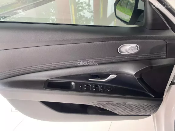 Hyundai Elantra 1.6 AT Đặc biệt 2024 - Lướt 1 chủ, đẹp xuất sắc!