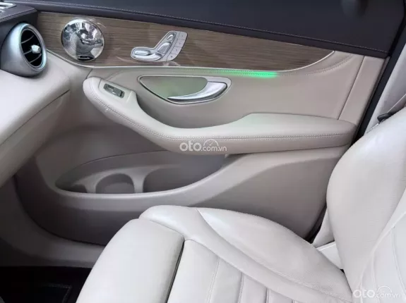 Mercedes-Benz GLC 300 4Matic Coupe 2019 - Xe sang trọng với thiết kế nổi bật