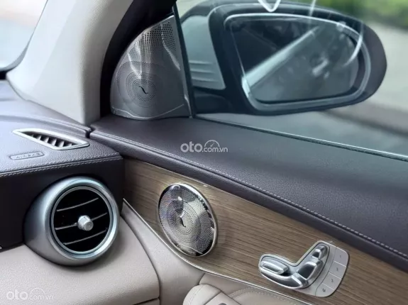 Mercedes-Benz GLC 300 4Matic Coupe 2019 - Xe sang trọng với thiết kế nổi bật