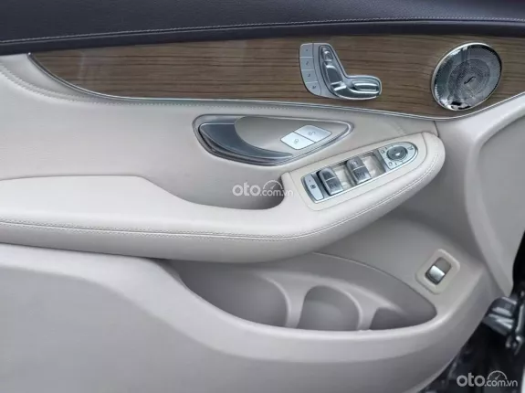 Mercedes-Benz GLC 300 4Matic Coupe 2019 - Xe sang trọng với thiết kế nổi bật