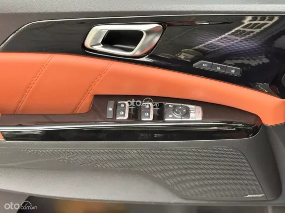 Kia Carnival 2.2D Signature 2023 - Xe lướt chất lượng như mới, giá tốt