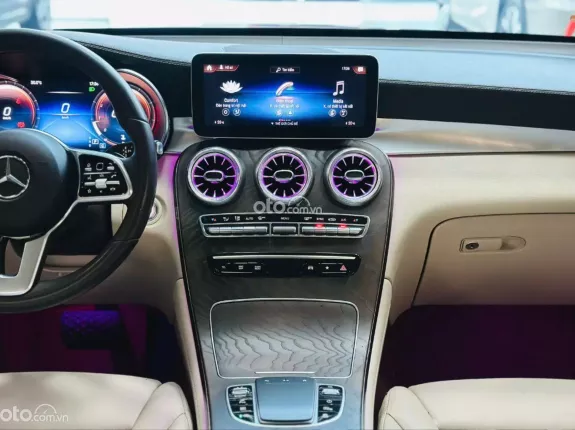 Mercedes-Benz GLC 200 4Matic 2020 - Xe cực đẹp, bảo trì bảo dưỡng đầy đủ