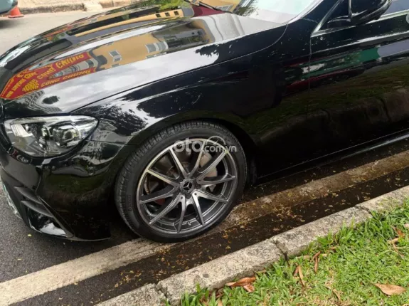 Mercedes-Benz E300 AMG 2020 - Xe đăng ký tháng 6/2020