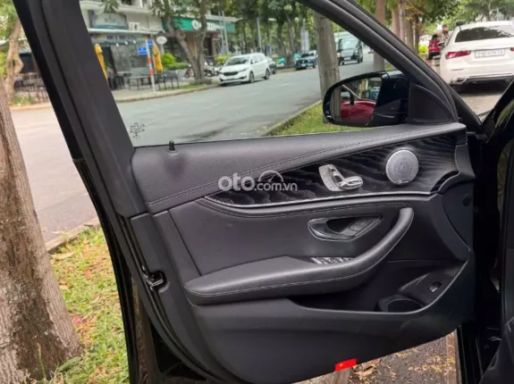 Mercedes-Benz E300 AMG 2020 - Xe đăng ký tháng 6/2020