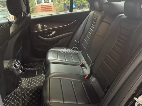 Mercedes-Benz E300 AMG 2020 - Xe đăng ký tháng 6/2020