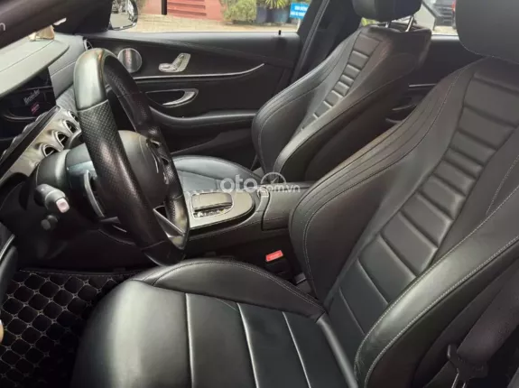 Mercedes-Benz E300 AMG 2020 - Xe đăng ký tháng 6/2020