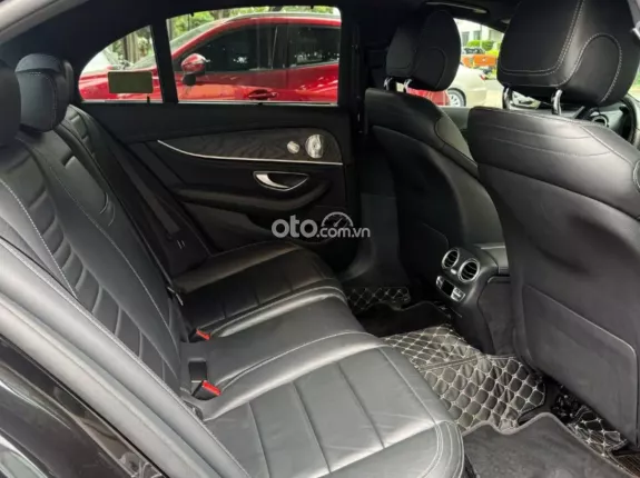 Mercedes-Benz E300 AMG 2020 - Xe đăng ký tháng 6/2020