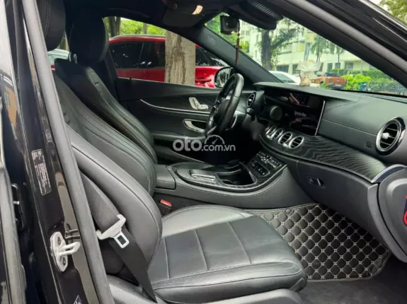 Mercedes-Benz E300 AMG 2020 - Xe đăng ký tháng 6/2020