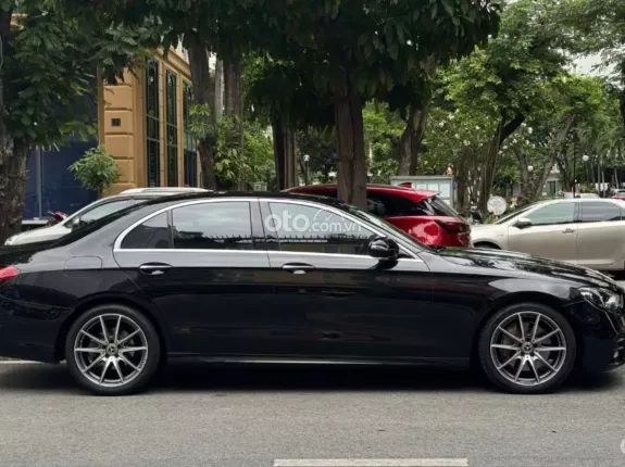 Mercedes-Benz E300 AMG 2020 - Xe đăng ký tháng 6/2020