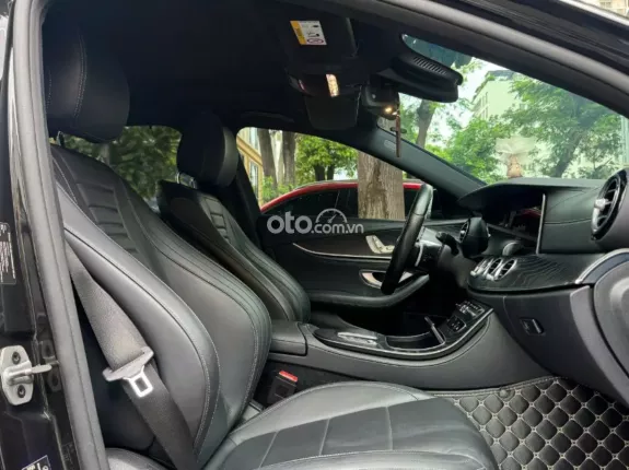 Mercedes-Benz E300 AMG 2020 - Xe đăng ký tháng 6/2020
