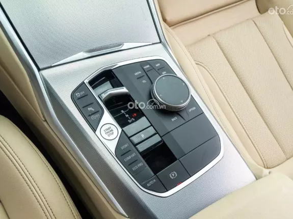BMW 320i Sport Line 2023 - Xe cực lướt 3v1