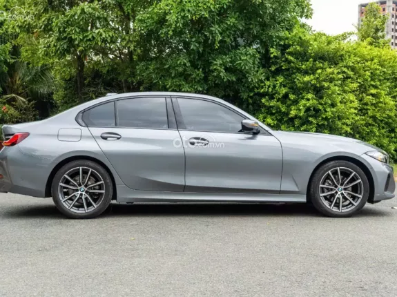 BMW 320i Sport Line 2023 - Xe cực lướt 3v1