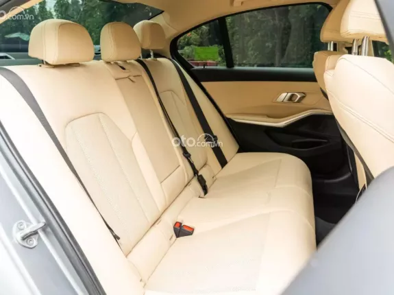 BMW 320i Sport Line 2023 - Xe cực lướt 3v1