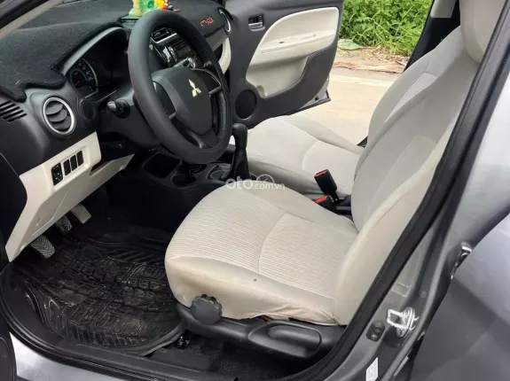 Mitsubishi Attrage 1.2L MT 2015 - Nhập Thái Lan. Xe chất, máy số keo chỉ zin hết Nội ngoại thất đẹp Giá hạt dẻ Alo 097492425