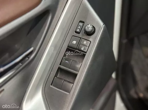 Toyota Innova Cross Xăng 2024 - Xe đẹp tại Hãng, giá cực tốt