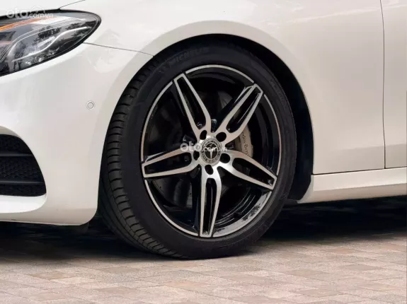 Mercedes-Benz E300 AMG 2020 - Xe gia đình cần bán