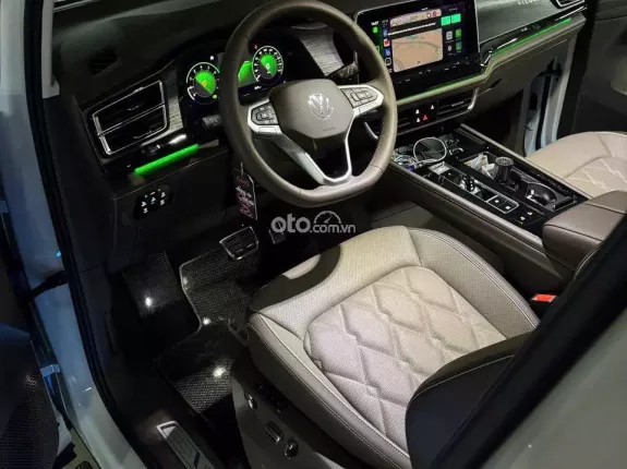 Volkswagen Viloran Luxury 2024 - Xe đăng ký tháng 3/2025