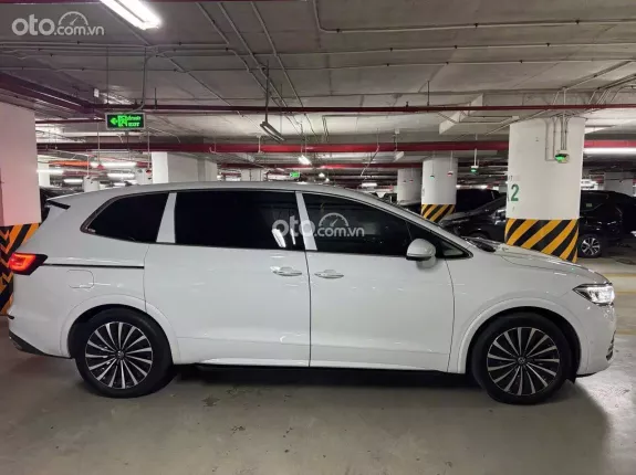 Volkswagen Viloran Luxury 2024 - Xe đăng ký tháng 3/2025