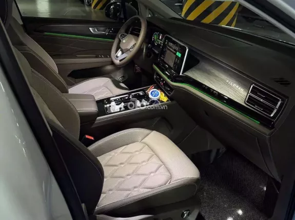 Volkswagen Viloran Luxury 2024 - Xe đăng ký tháng 3/2025
