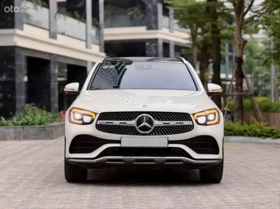 Mercedes-Benz GLC 300 4Matic 2020 - Xe màu trắng nội thất đen