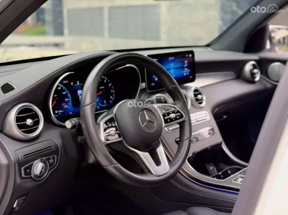 Mercedes-Benz GLC 300 4Matic 2020 - Xe màu trắng nội thất đen
