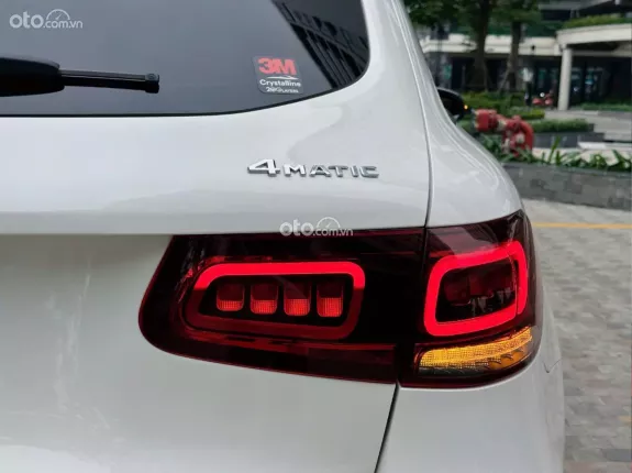 Mercedes-Benz GLC 300 4Matic 2020 - Xe màu trắng nội thất đen