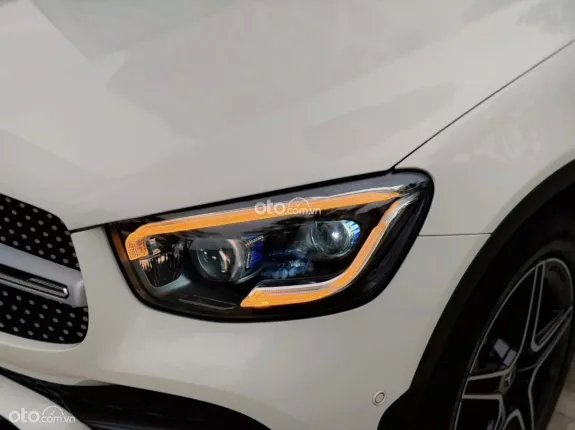 Mercedes-Benz GLC 300 4Matic 2020 - Xe màu trắng nội thất đen