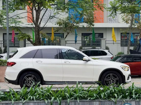 Mercedes-Benz GLC 300 4Matic 2020 - Xe màu trắng nội thất đen