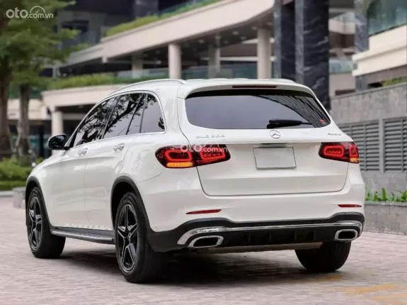 Mercedes-Benz GLC 300 4Matic 2020 - Xe màu trắng nội thất đen