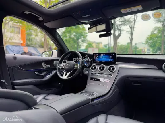 Mercedes-Benz GLC 300 4Matic 2020 - Xe màu trắng nội thất đen