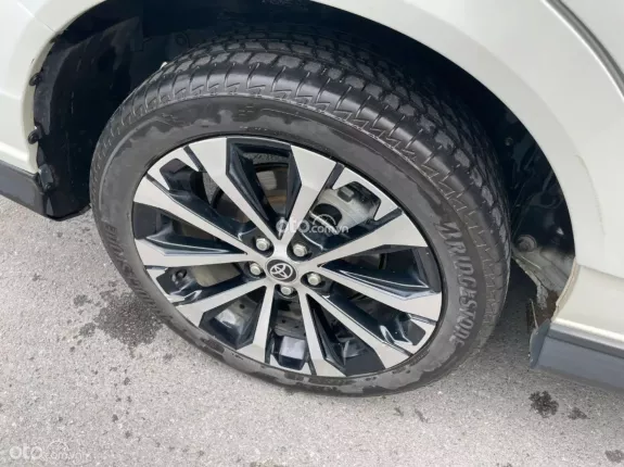 Toyota Veloz Cross CVT Top 2025 - Xe cực đẹp chủ giữ gìn