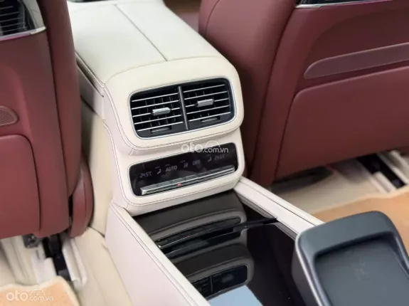Maybach Quattro 2022 - Xe màu đen, nội thất nâu phối kem cực đẹp