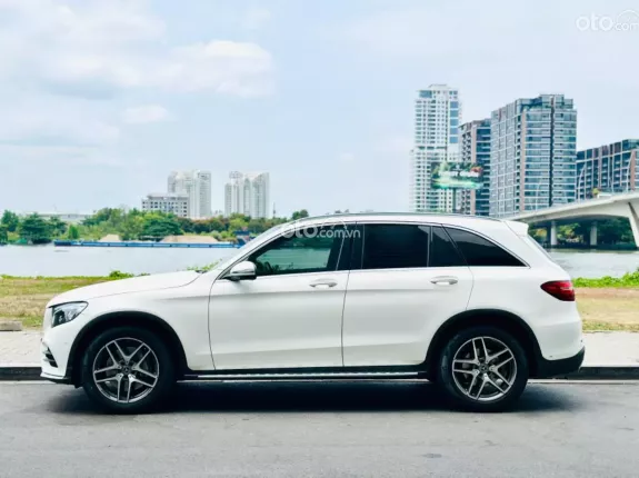 Mercedes-Benz GLC 300 4Matic 2018 - Xe lướt chất lượng như mới với ODO thấp