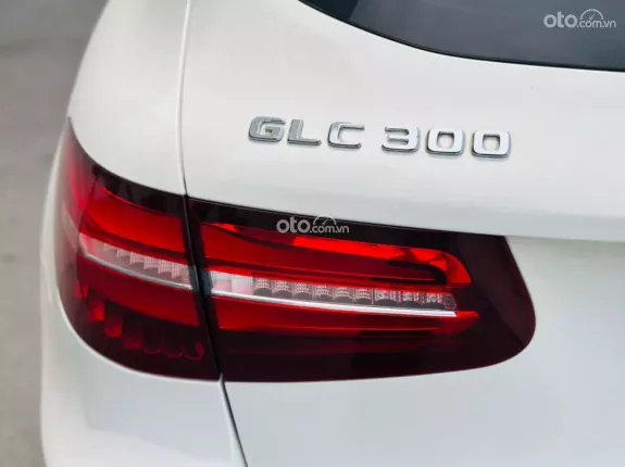 Mercedes-Benz GLC 300 4Matic 2018 - Xe lướt chất lượng như mới với ODO thấp