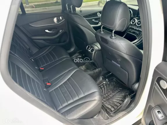 Mercedes-Benz GLC 300 4Matic 2018 - Xe lướt chất lượng như mới với ODO thấp